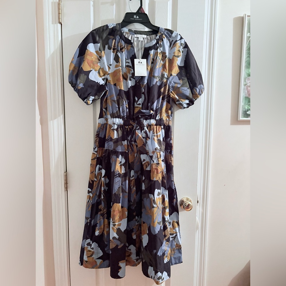 Elegant Floral Midi Dress with Puff Sleeves